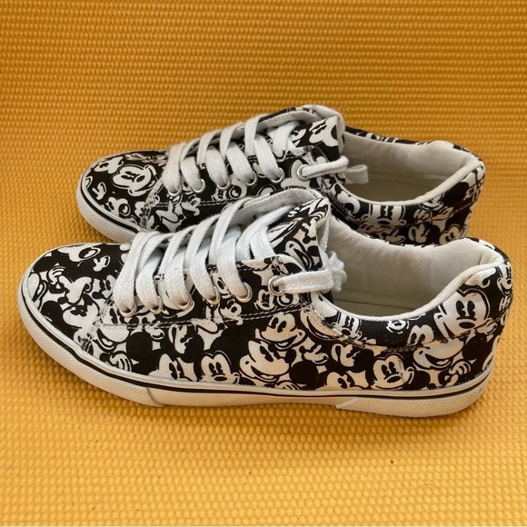 DISNEY Women’s size 8  Black White Mickey Head Tennis shoes - Picture 3 of 7